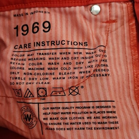 Red women's legging jean. Size 26. 1969 Gap. Zippered back on back of ca… - Picture 6 of 7